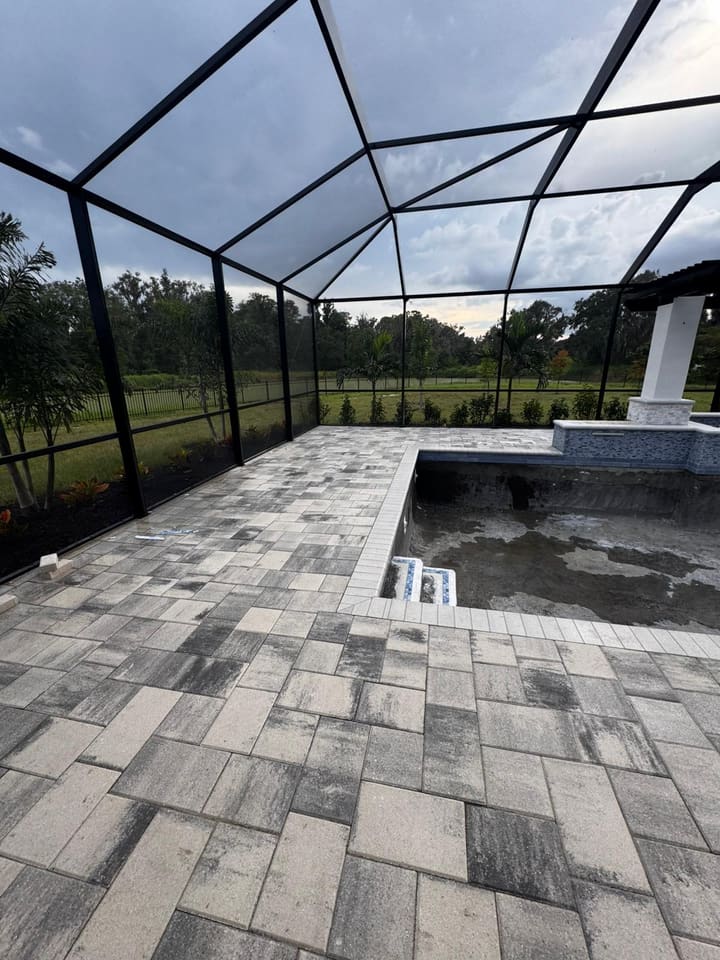 Pools & Decks project photo 12