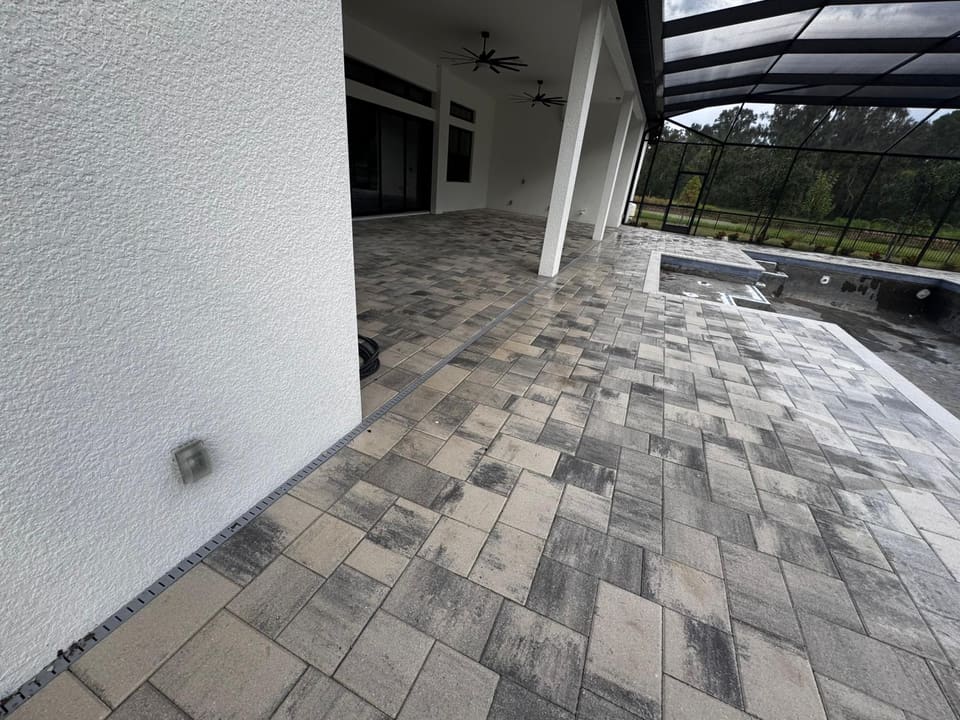 Pools & Decks project photo 13