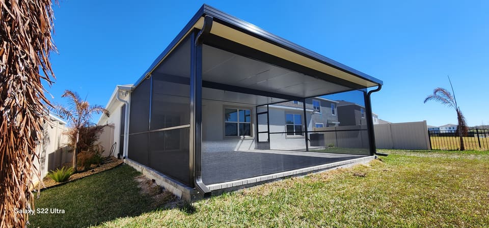 Screen enclosures in Tampa Bay